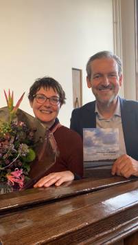 Sandra Kensen met burgemeester Hans van der Pas (gemeente Rhenen)